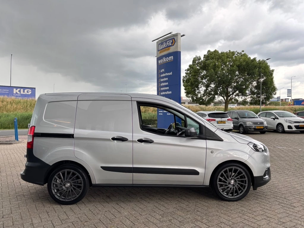 Hoofdafbeelding Ford Transit Courier