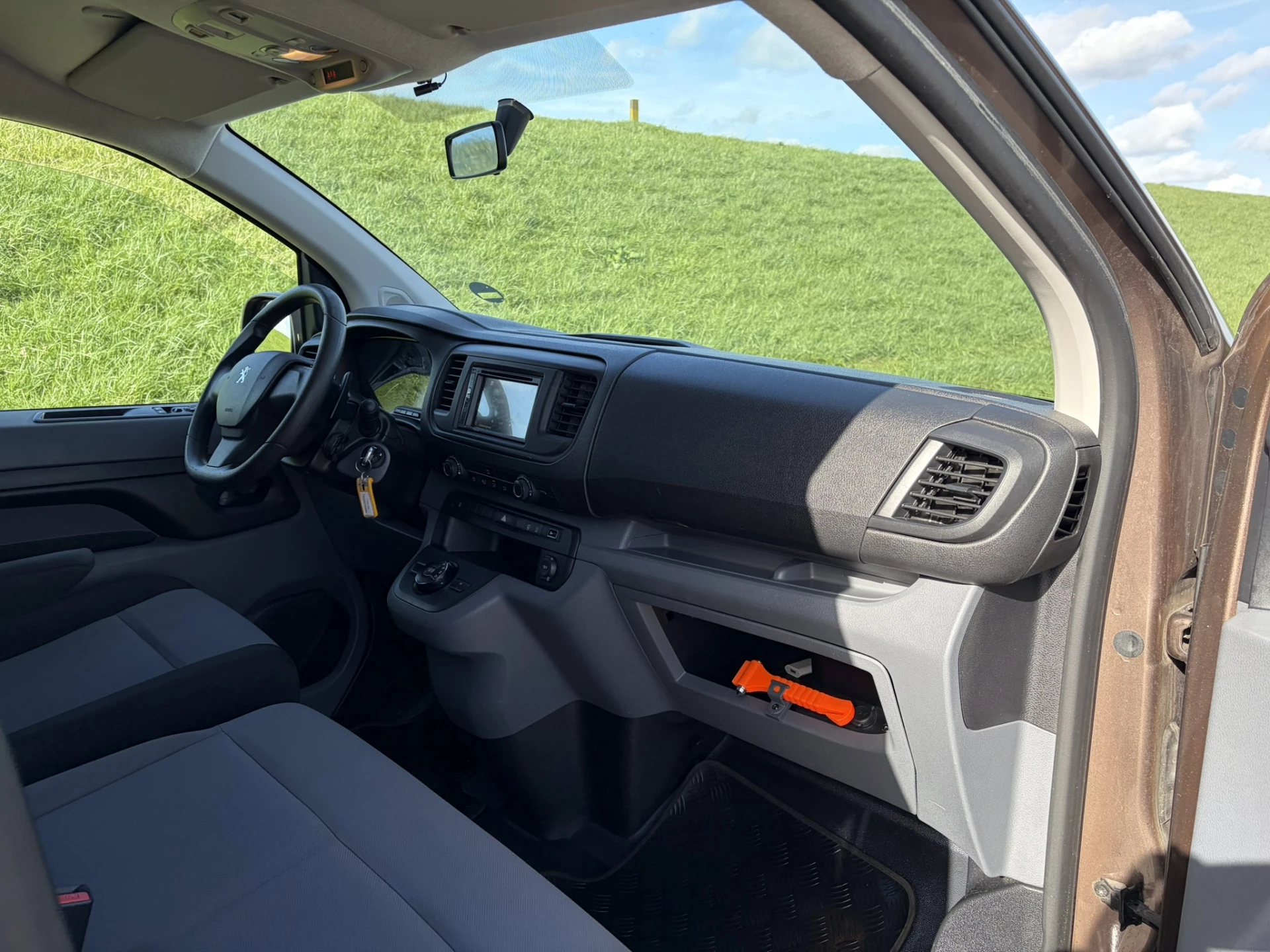 Hoofdafbeelding Peugeot Traveller