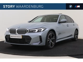 BMW 3 Serie 330e M Sport Automaat / Schuif-kanteldak / Trekhaak / Sportstoelen / Achteruitrijcamera / Parking Assistant / Stoelverwarming / Comfort Access