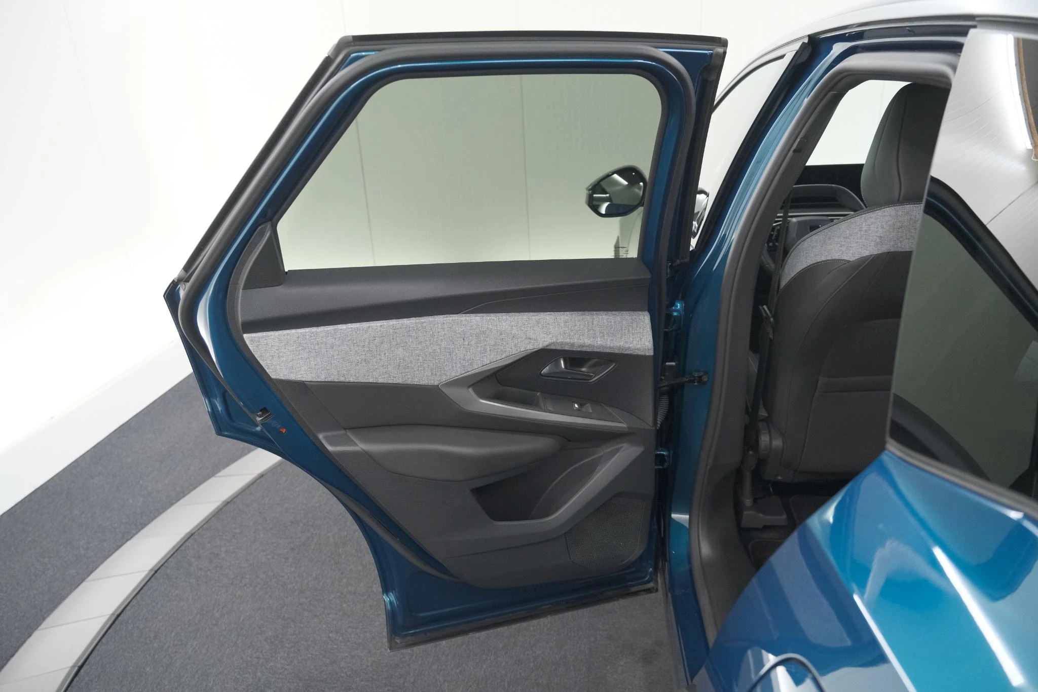 Hoofdafbeelding Peugeot e-3008