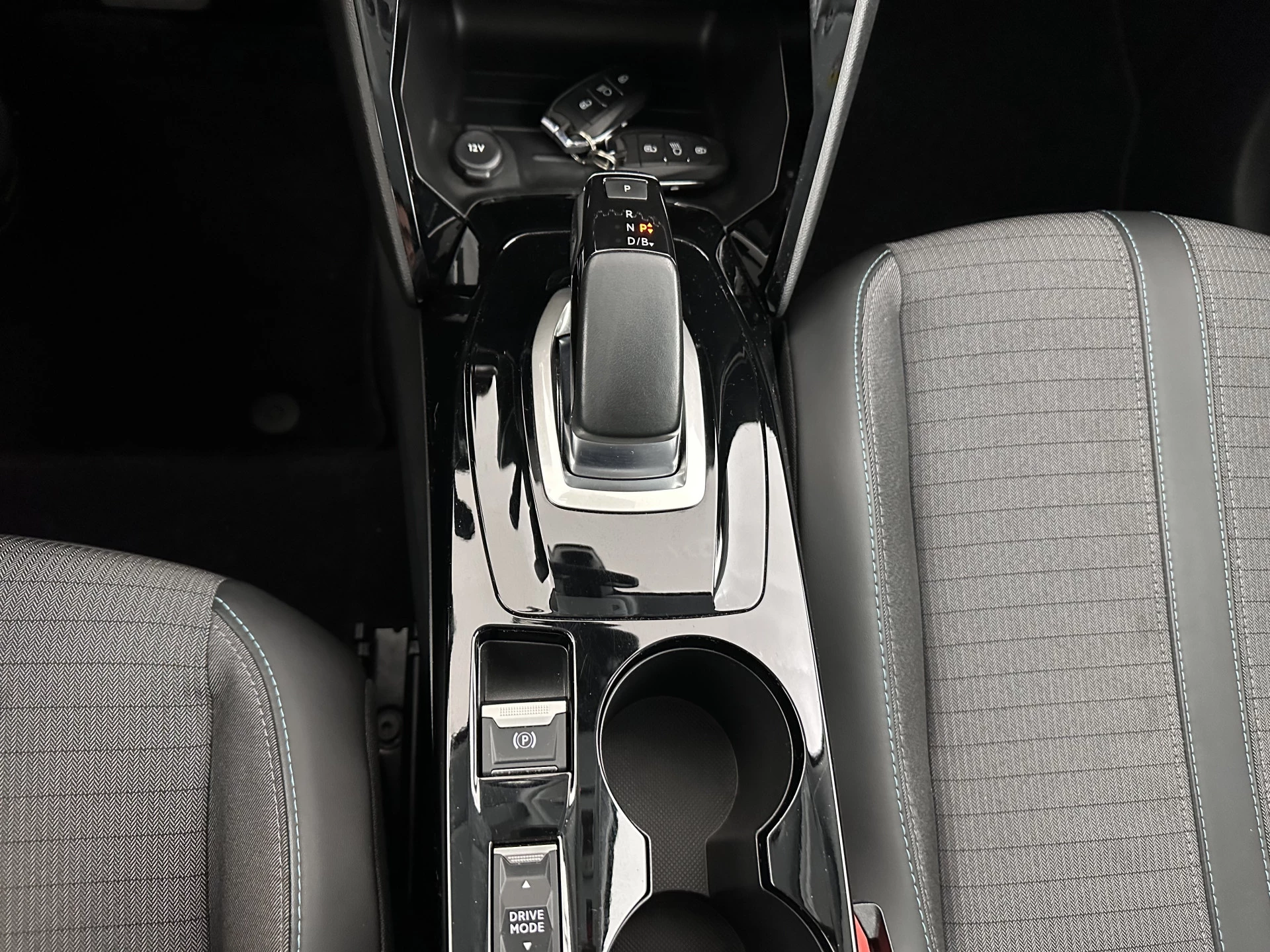 Hoofdafbeelding Peugeot e-208