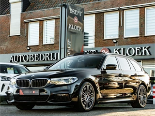 BMW 5 Serie Touring 520i High Exe M-Sport ORG NL PANO TREKHAAK CAMERA ELEK STOEL APPLE CARPLAY BOMVOL!!