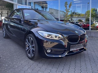 BMW 2 Serie Cabrio 220iA SPORTLINE ** ADAPT. LED, BEIGE LEDER, NAVI PROF, CAMERA, 18-inch LMV ** UNFALLFREI - Slechts 45.900km. ** ** INFORMEER OOK NAAR ONZE AANTREKKELIJKE FINANCIAL-LEASE TARIEVEN **