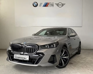 BMW 5 Serie 550e xDrive M-SPORT Pro ** LEDER, STOELVENT, ACC, HuD, B&W Sound, 20-inch LMV ** Ex. BMW AG - 28k onder NP ** ** INFORMEER OOK NAAR ONZE AANTREKKELIJKE FINANCIAL-LEASE TARIEVEN **
