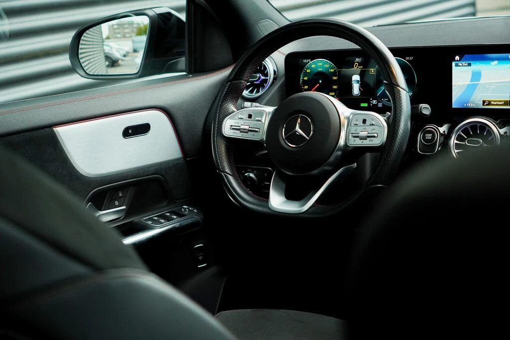 Hoofdafbeelding Mercedes-Benz EQA