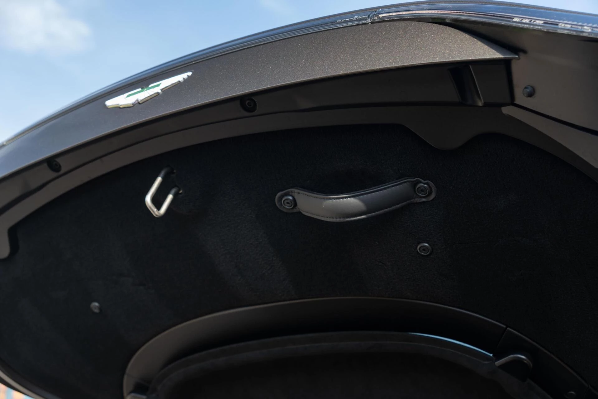 Hoofdafbeelding Aston Martin V8 Vantage