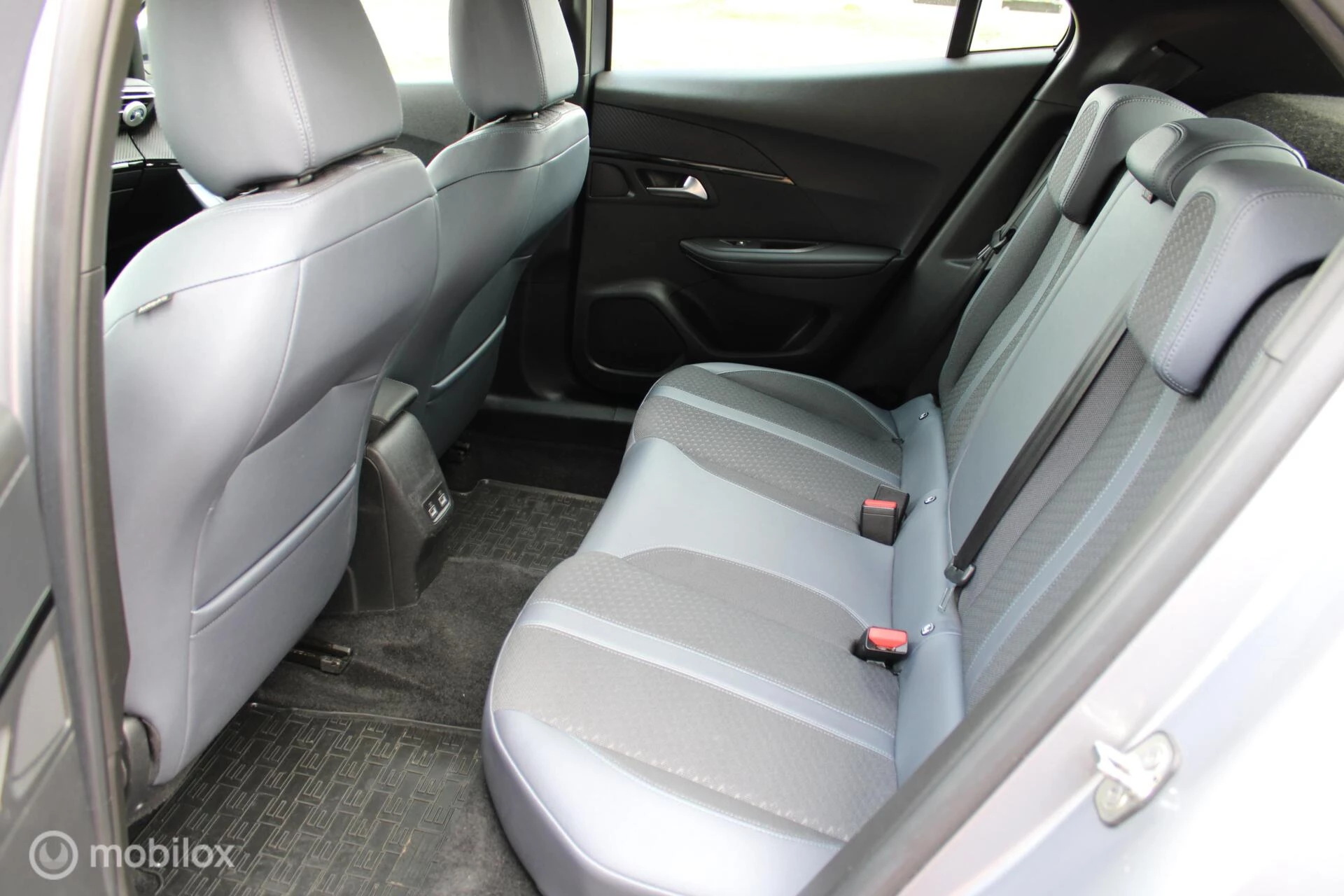 Hoofdafbeelding Peugeot e-2008