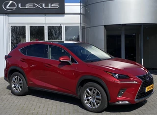 Hoofdafbeelding Lexus NX Lexus NX 300h AWD Luxury Line NL-AUTO CARPLAY KEYLESS PANODAK STUURVERW STOELVERW EL-ACHTERKLEP