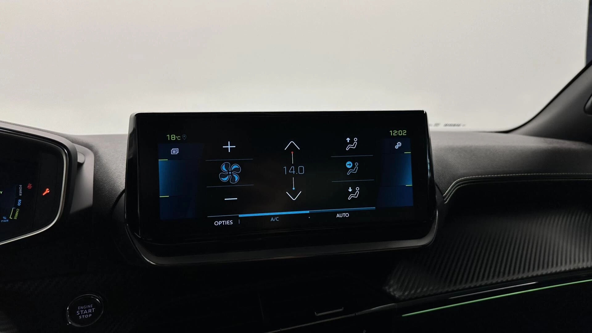 Hoofdafbeelding Peugeot e-2008