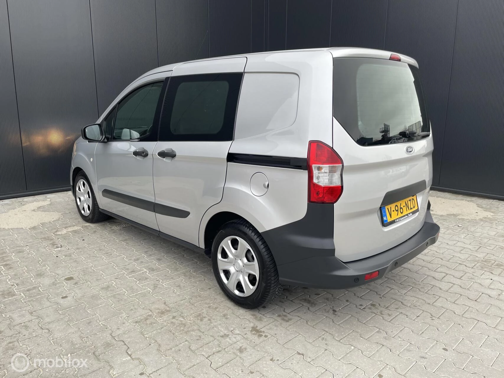 Hoofdafbeelding Ford Transit Courier