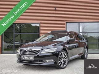 Skoda Superb Combi 2.0 TSI 4x4 Laurin & Klement 280pk |Trekhaak|Pano|Adaptieve cruise control |Camera uitvoering
