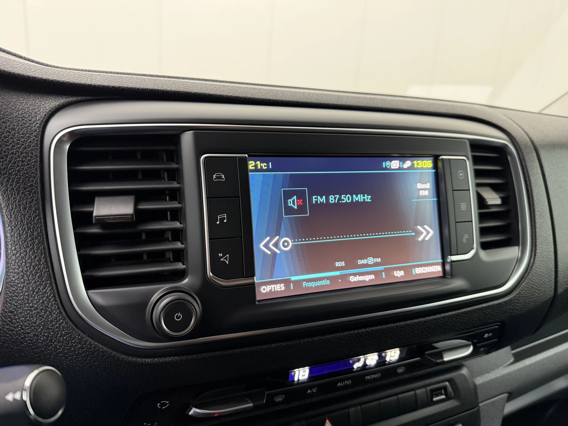 Hoofdafbeelding Peugeot e-Expert