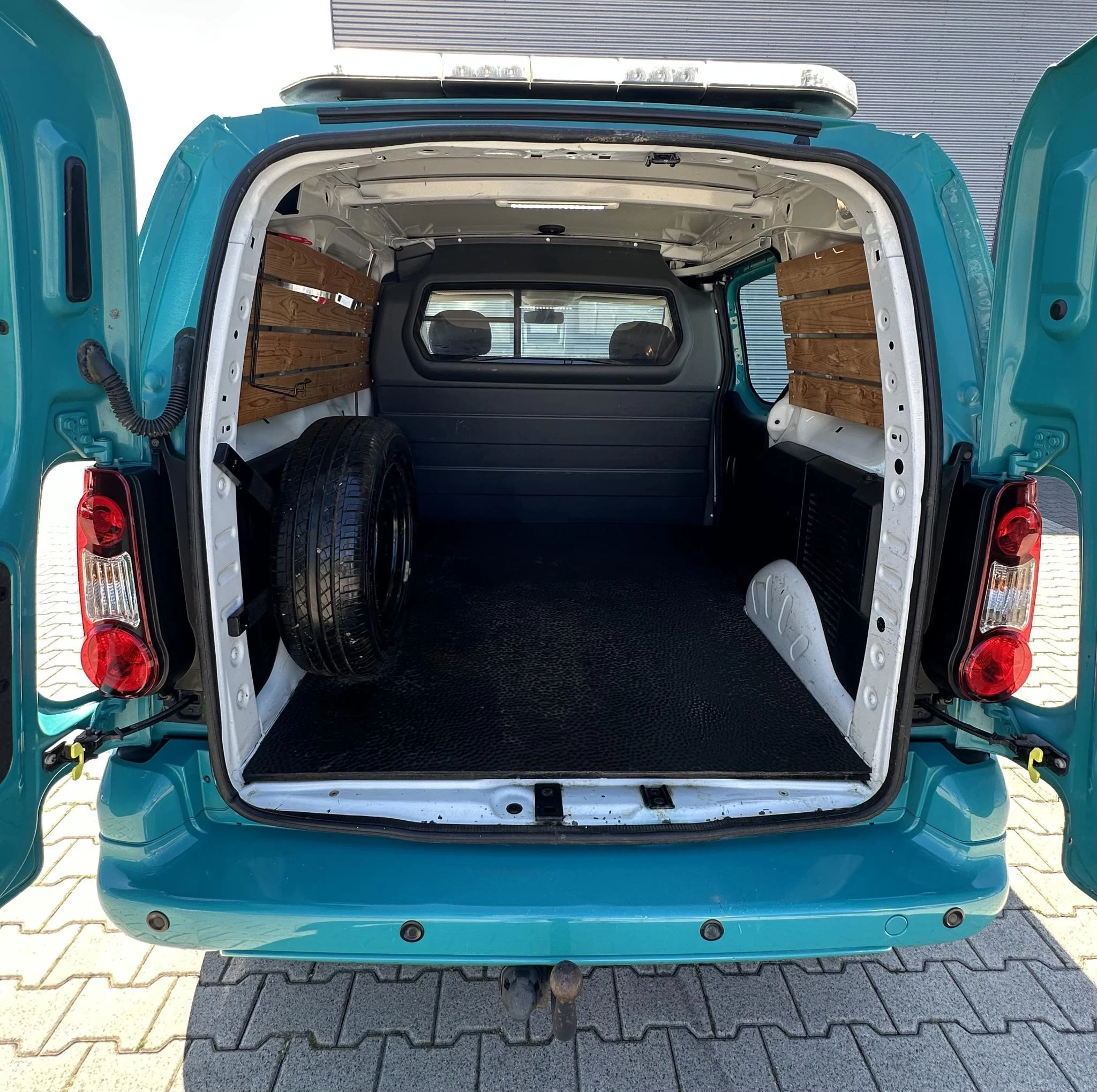 Hoofdafbeelding Peugeot Partner