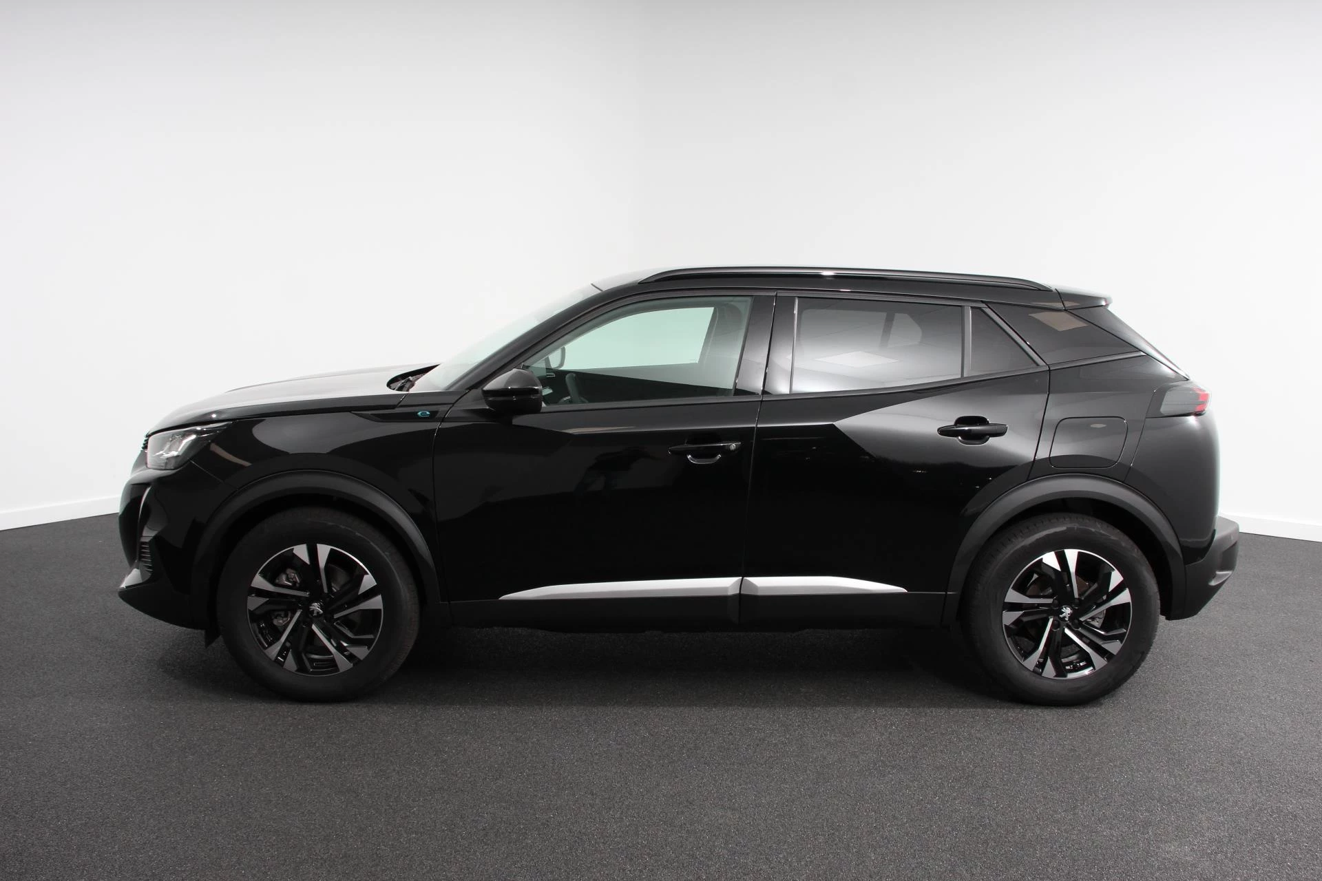 Hoofdafbeelding Peugeot e-2008