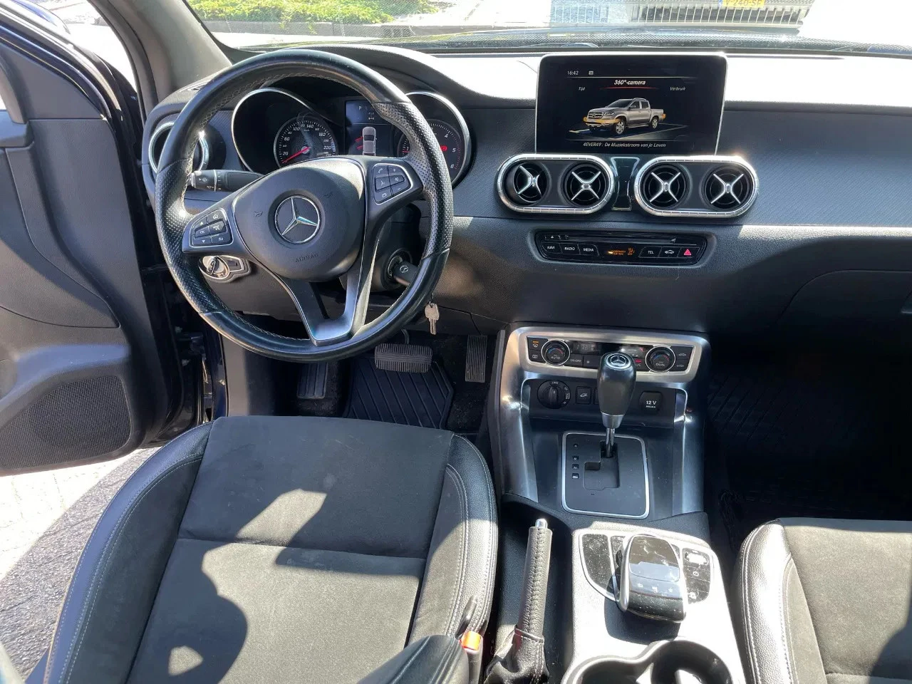 Hoofdafbeelding Mercedes-Benz X-Klasse