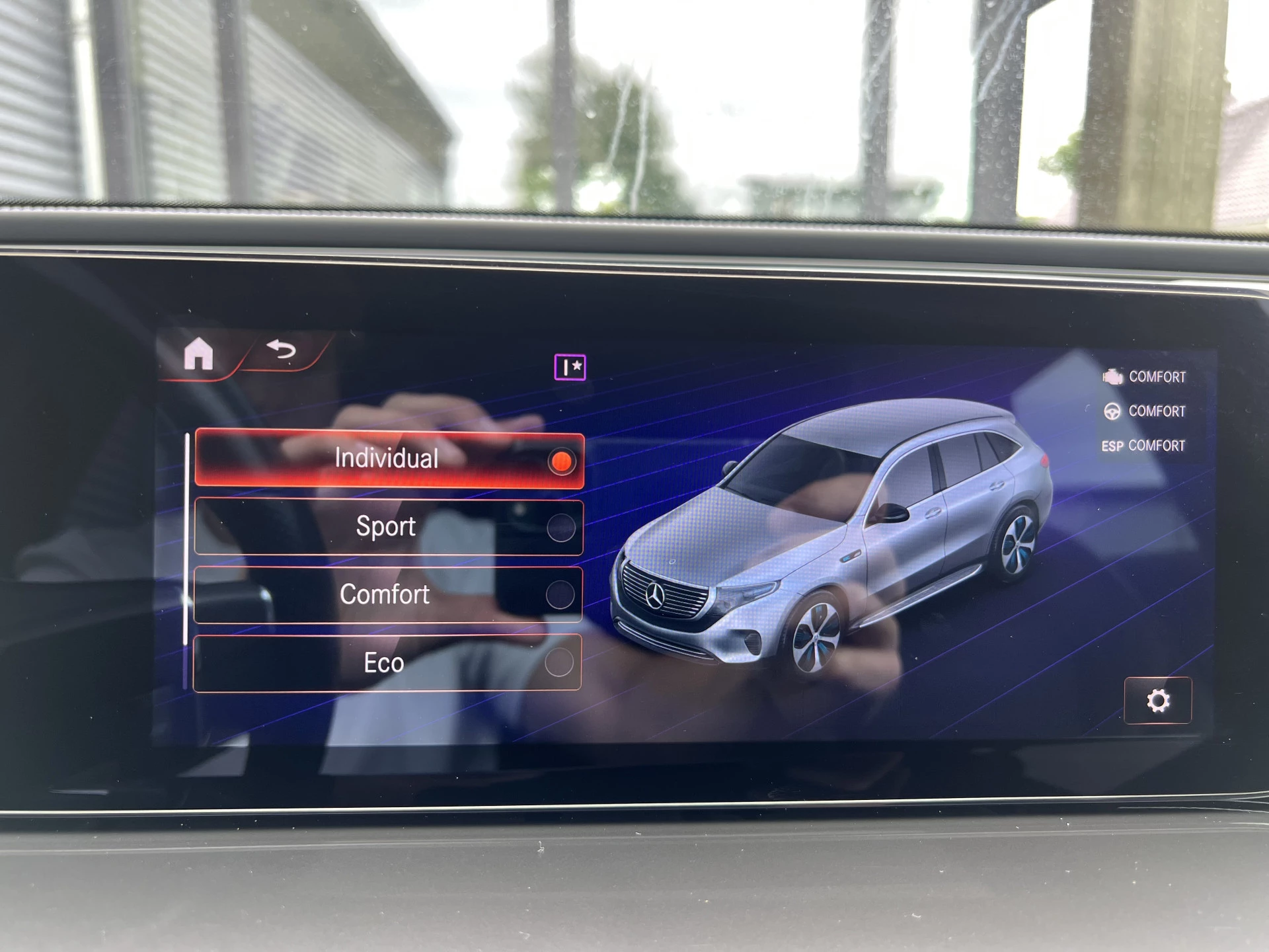 Hoofdafbeelding Mercedes-Benz EQC