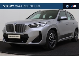 BMW iX1 eDrive20 M Sport / Panoramadak / Sportstoelen / Harman-Kardon / Achteruitrijcamera