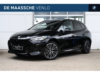 BMW 2 Serie Active Tourer 225e xDrive M Sport Automaat / Panoramadak / Trekhaak / Sportstoelen / Head-Up / Adaptieve LED / M Adaptief onderstel / Parking Assistant Plus / Stuurverwarming