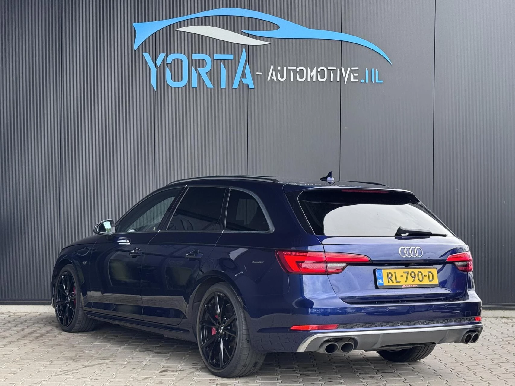 Hoofdafbeelding Audi S4