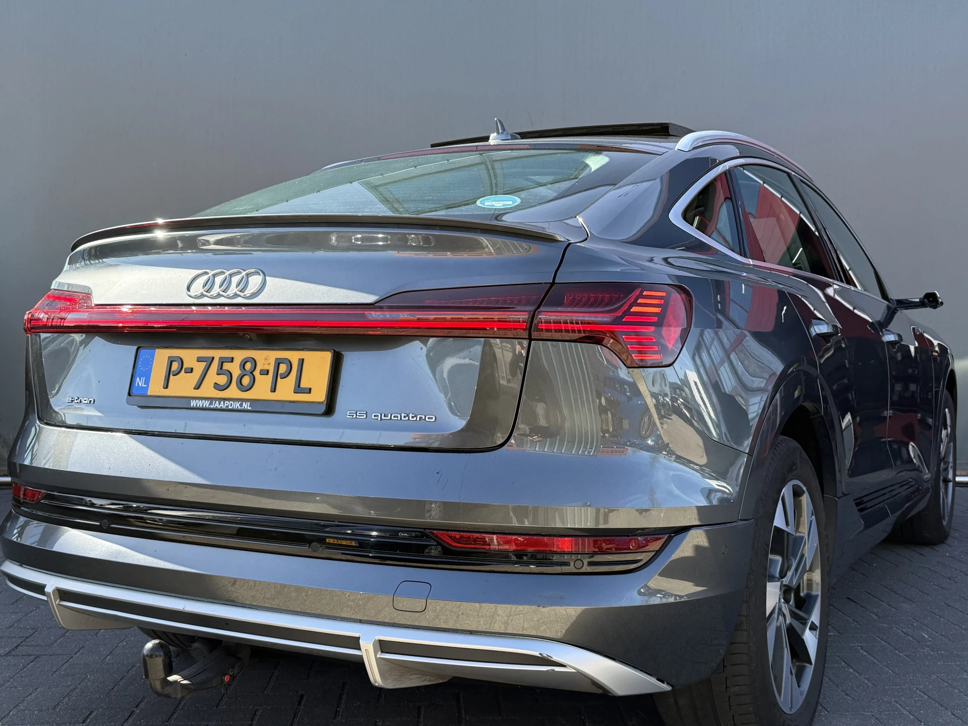 Hoofdafbeelding Audi e-tron