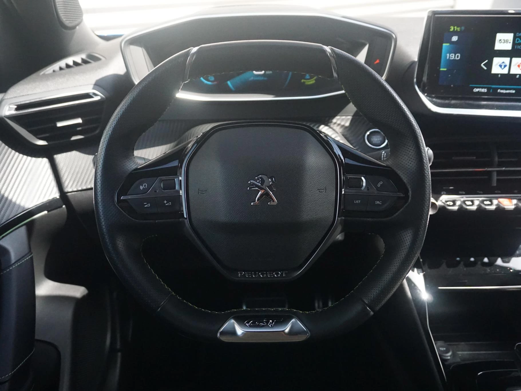 Hoofdafbeelding Peugeot e-2008