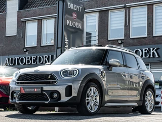 Hoofdafbeelding MINI Countryman MINI Countryman Mini 1.5 Cooper S E ALL4 Untamed Edition PANO HARMAN KARDON MEMORY STOEL CAMERA LEDER BOMVOL!!