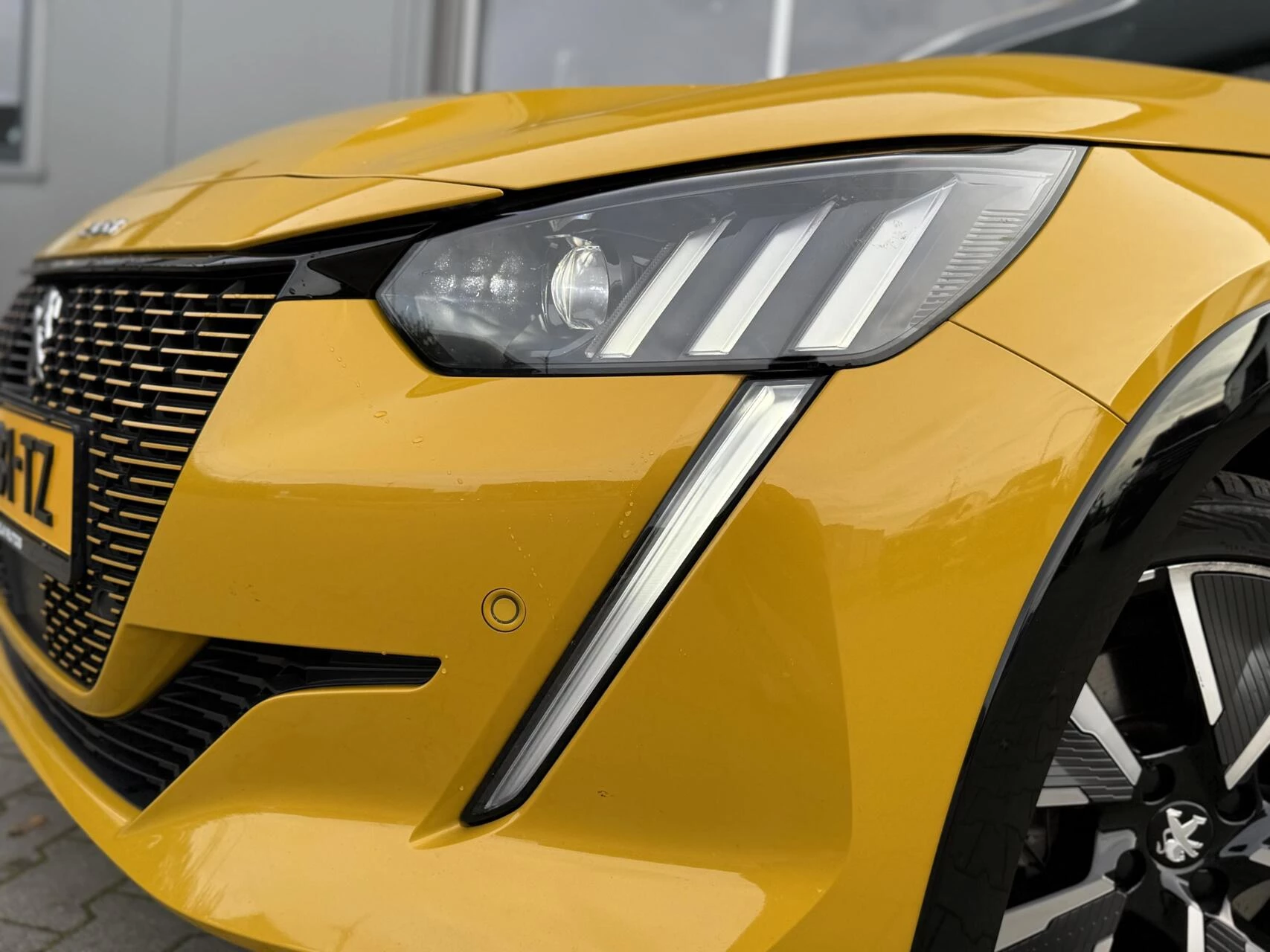 Hoofdafbeelding Peugeot e-208