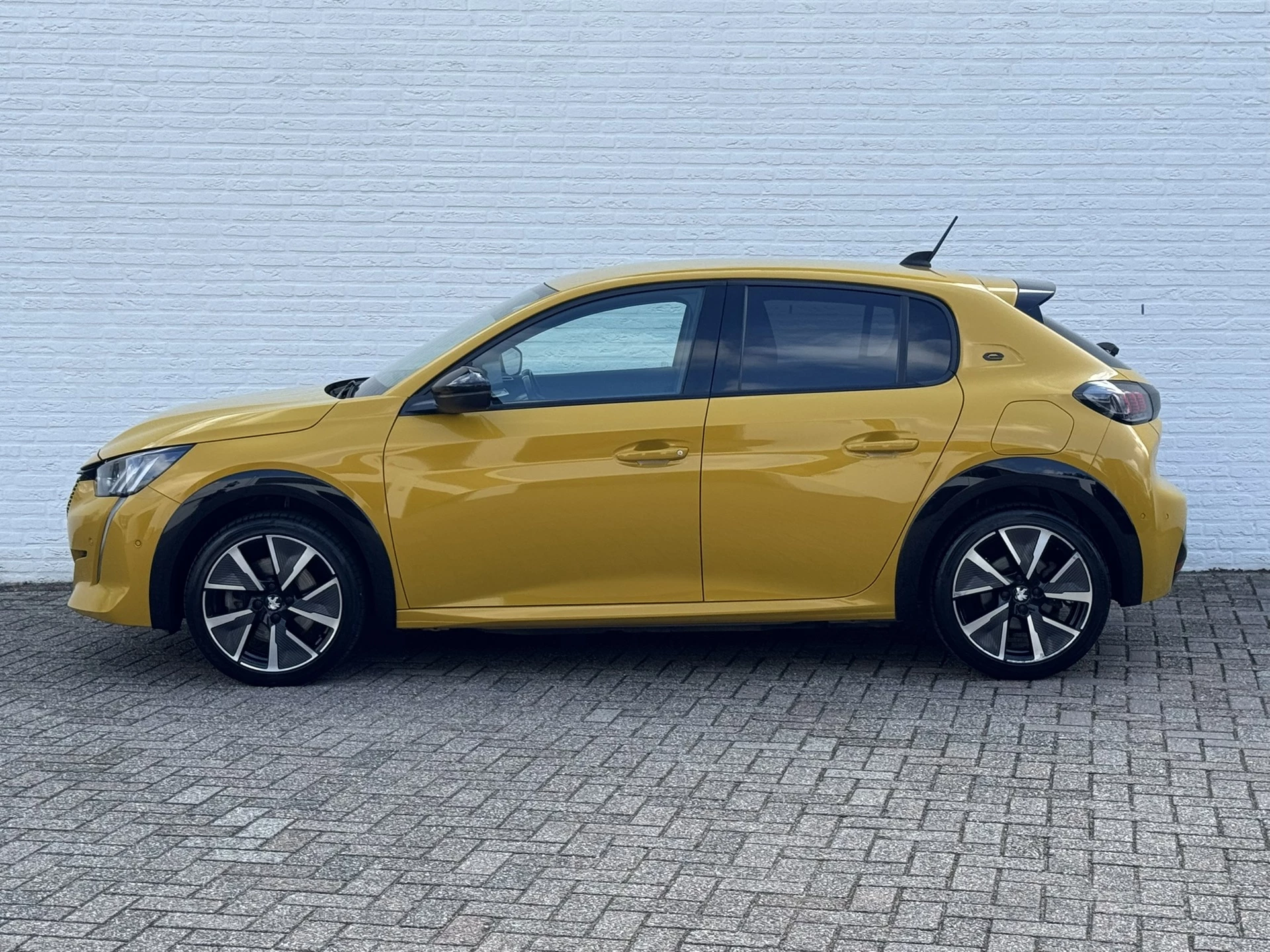 Hoofdafbeelding Peugeot e-208