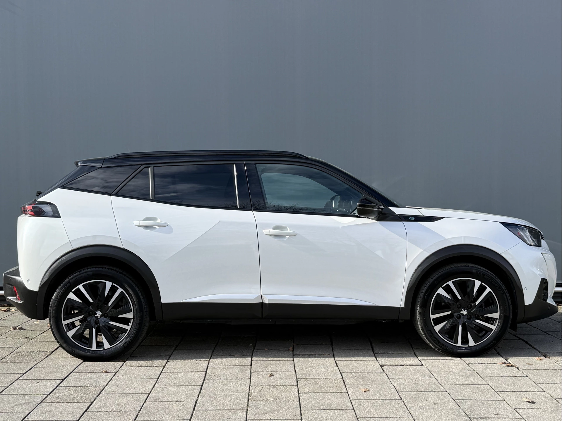 Hoofdafbeelding Peugeot e-2008