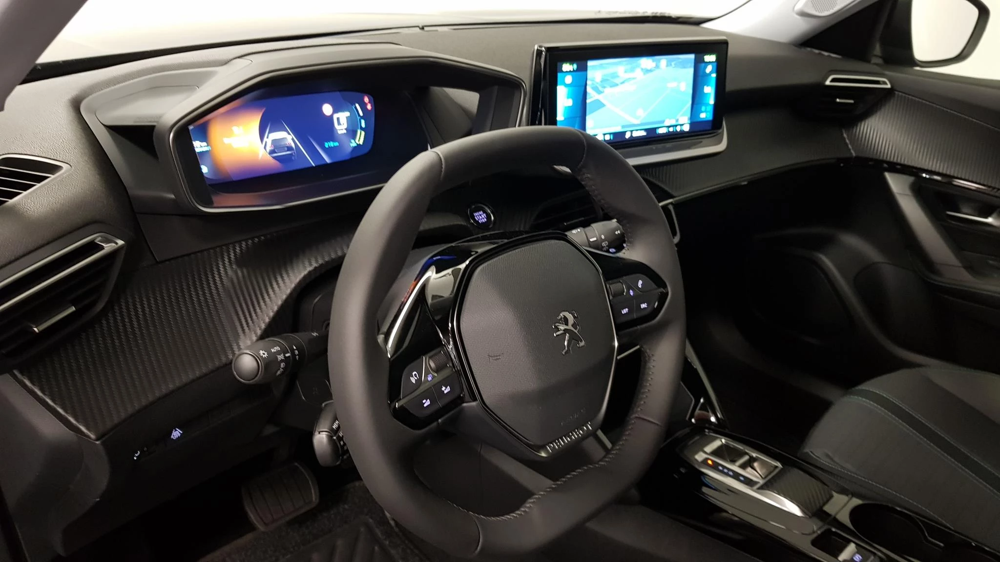 Hoofdafbeelding Peugeot e-2008