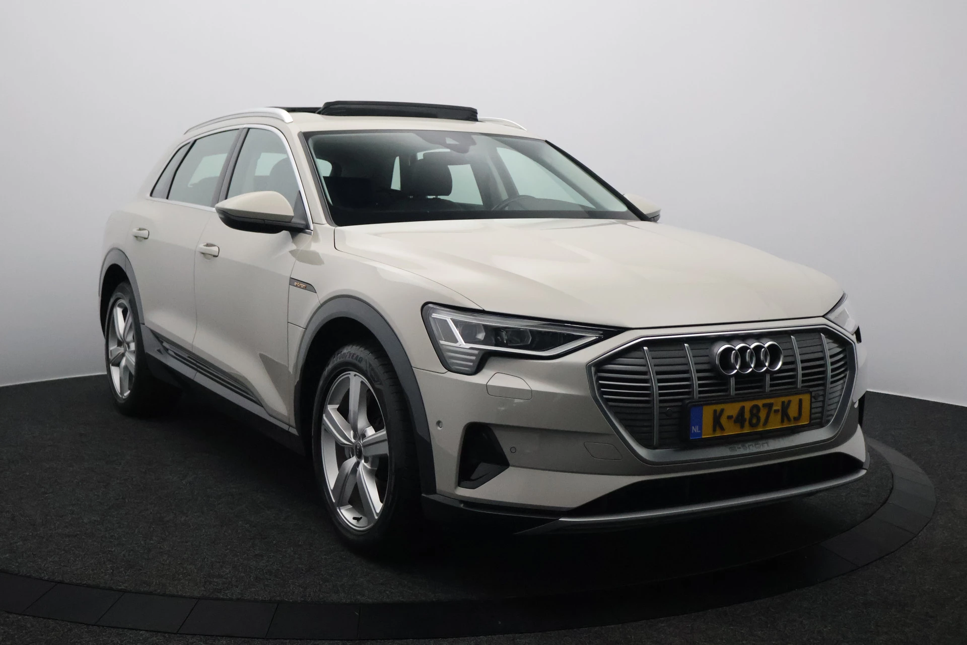Hoofdafbeelding Audi e-tron