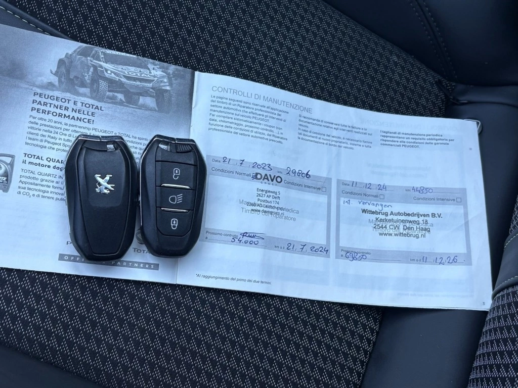 Hoofdafbeelding Peugeot e-2008