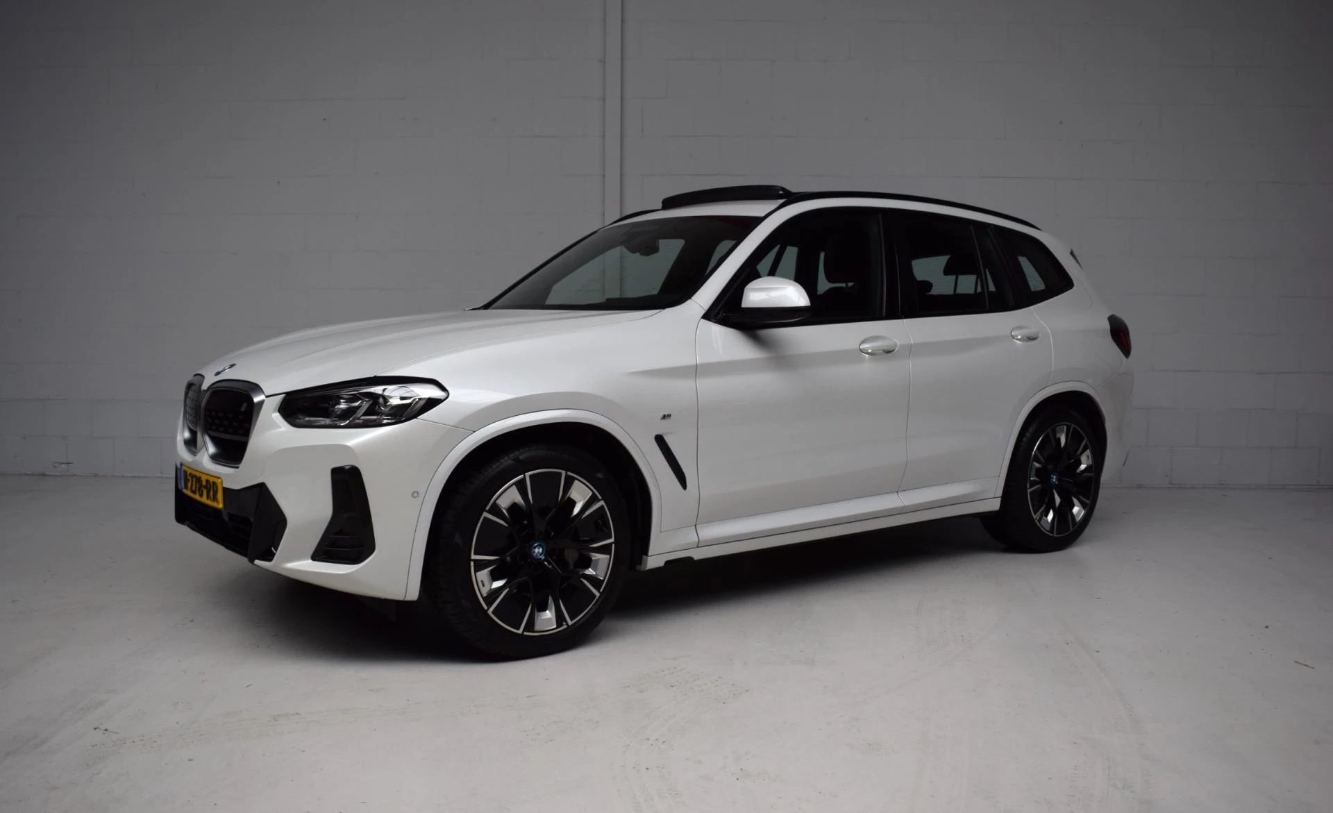 Hoofdafbeelding BMW iX3