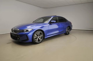 BMW 3 Serie Sedan 330d xDrive | M-Sportpakket | LED | Navigatie | Schuifdak | Elektr. zetels | Sportstoelen | DAB | Hifi speakers | Alu 18 inch