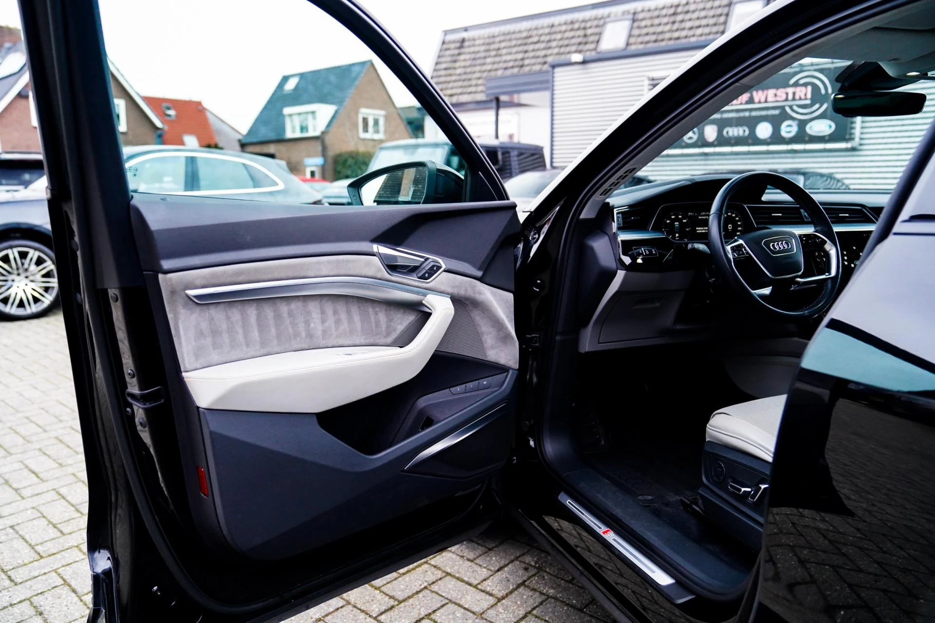 Hoofdafbeelding Audi e-tron