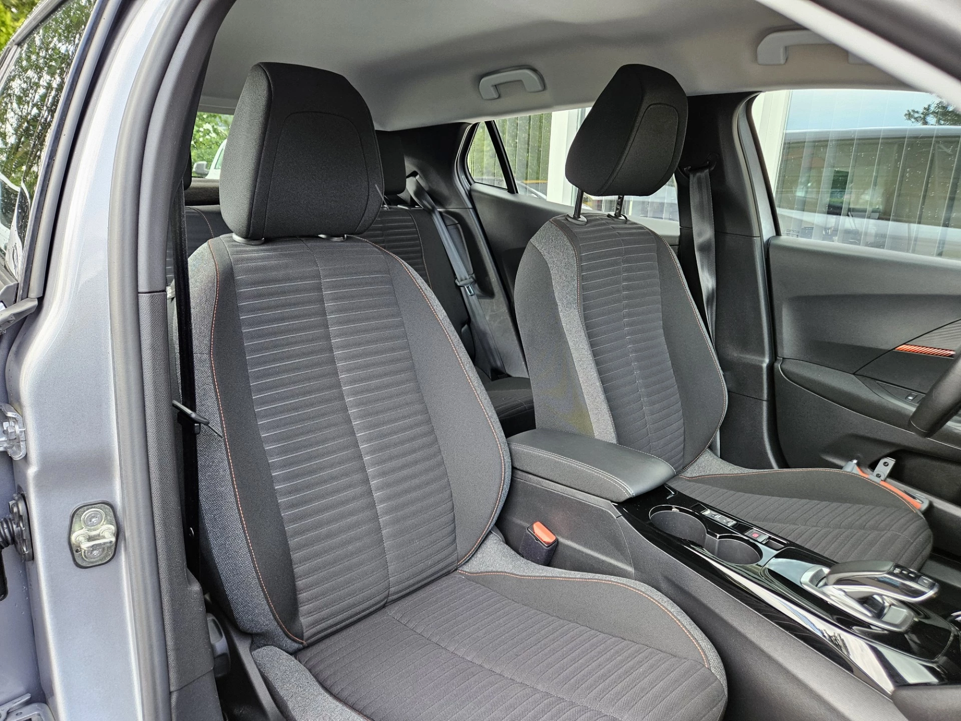 Hoofdafbeelding Peugeot e-2008