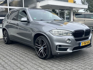 BMW X5 xDrive30d High Executive 7p. HUD Panoramadak Trekhaak Comfort Access Luchtvering 21" Licht metalen velgen