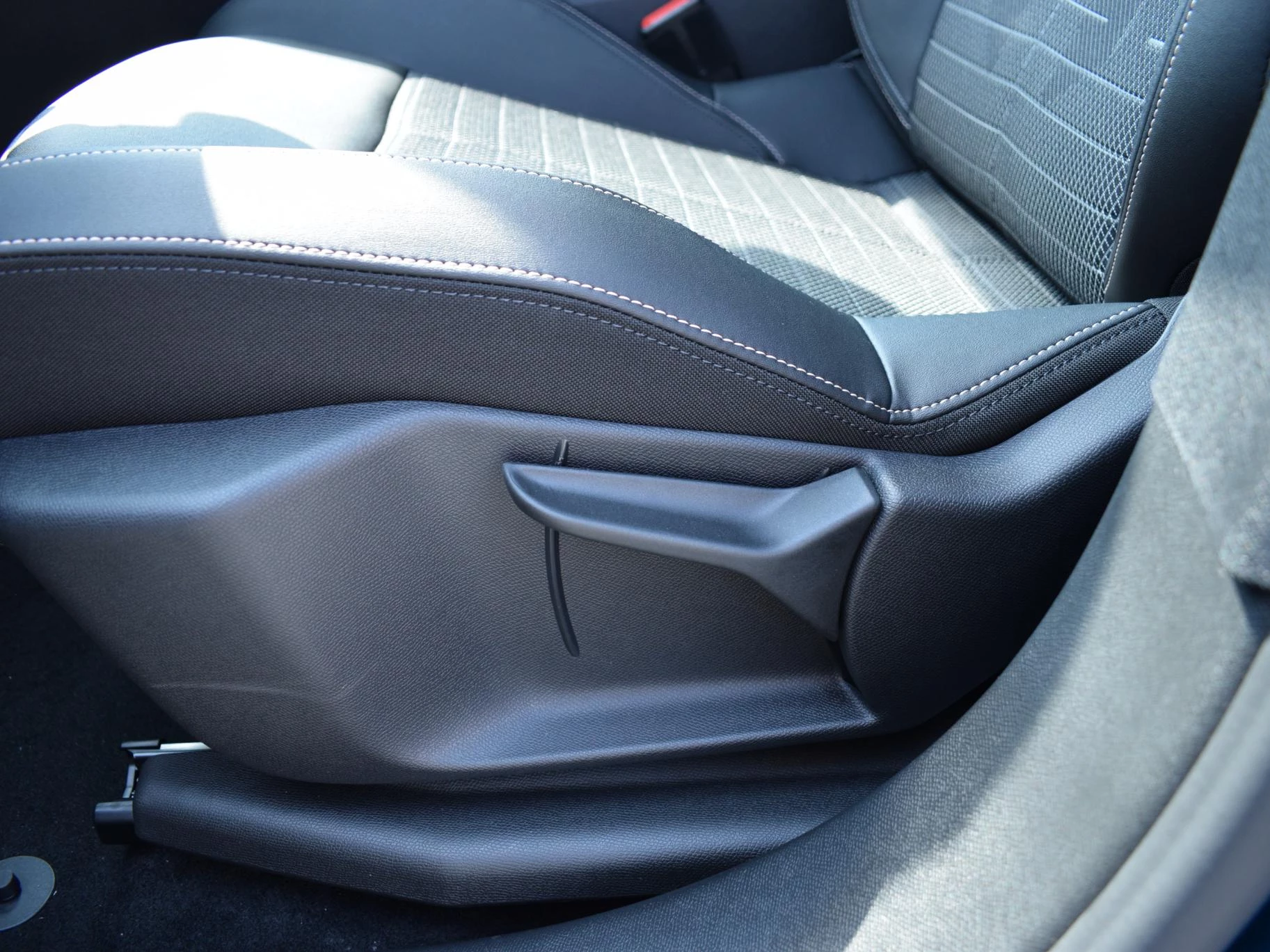 Hoofdafbeelding Peugeot e-3008