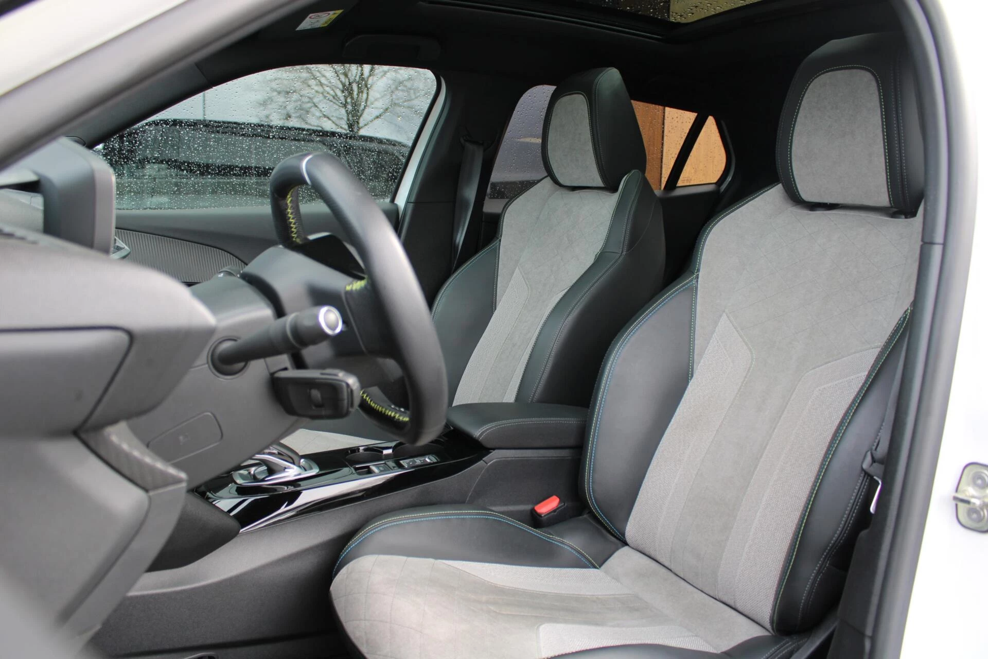 Hoofdafbeelding Peugeot e-2008