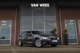 BMW 3-serie 328i Upgrade Edition | NL auto | 2e eigenaar | Automaat | 245 pk | Xenon | Cruise control | Navi | PDC | Climate control | Sportstuur | Bluetooth | Origineel