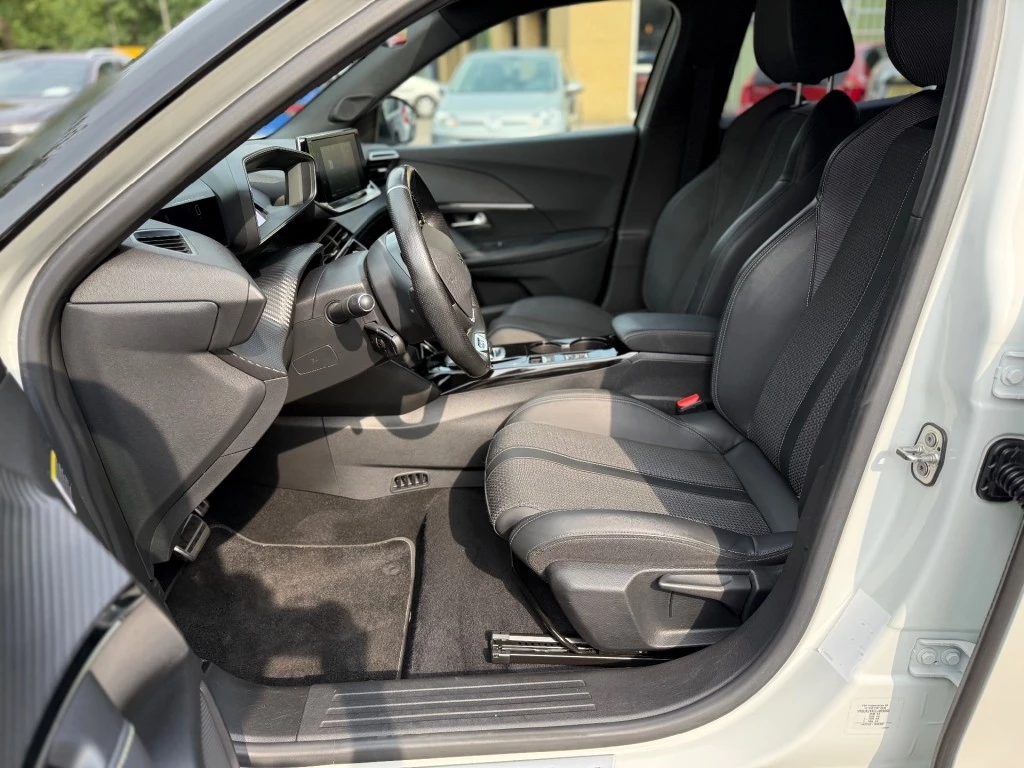 Hoofdafbeelding Peugeot e-2008