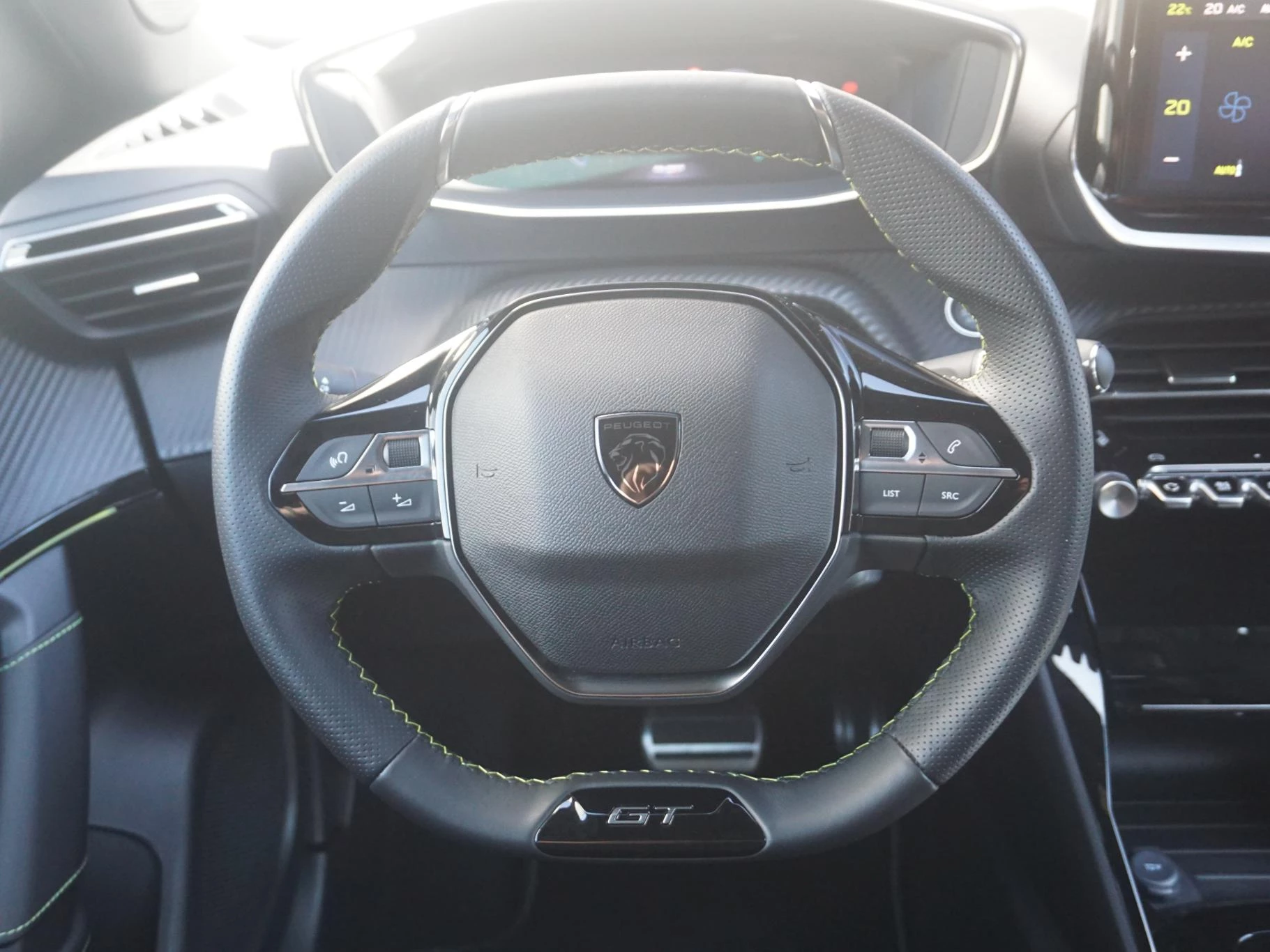 Hoofdafbeelding Peugeot e-2008