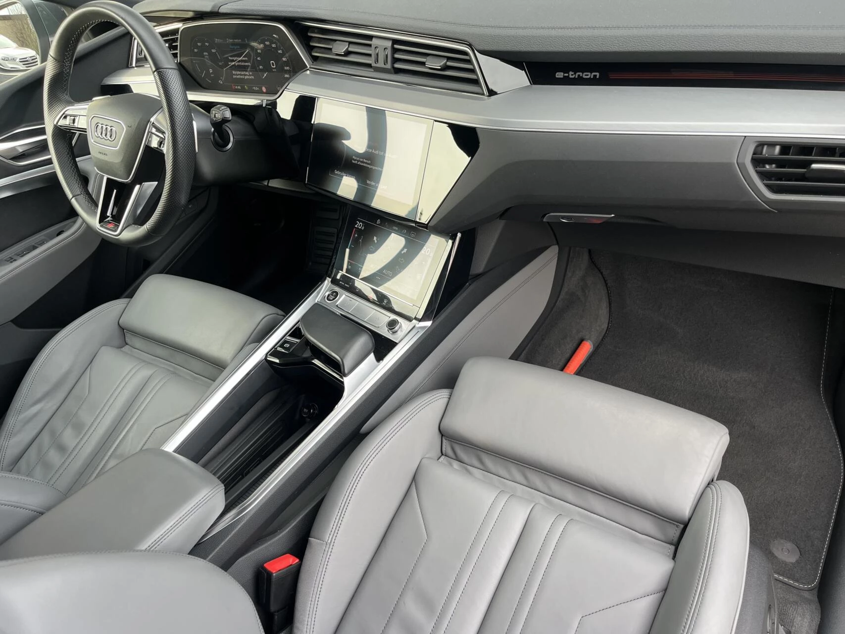 Hoofdafbeelding Audi Q8 e-tron