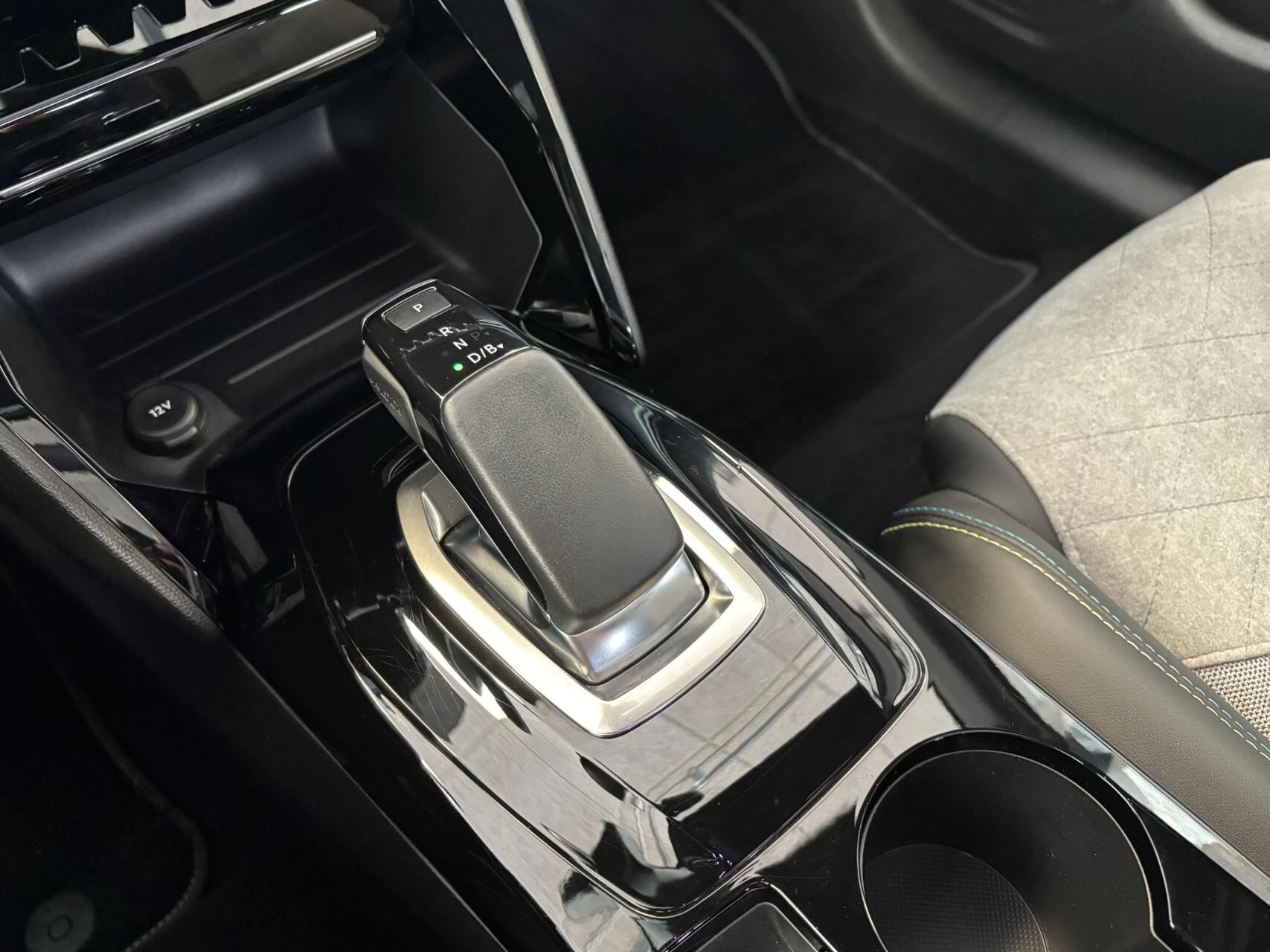 Hoofdafbeelding Peugeot e-208