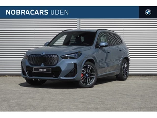 BMW iX1 eDrive20 M Sport / Panoramadak / Trekhaak / Sportstoelen / Achteruitrijcamera / M Adaptief onderstel / Adaptieve LED / Comfort Access