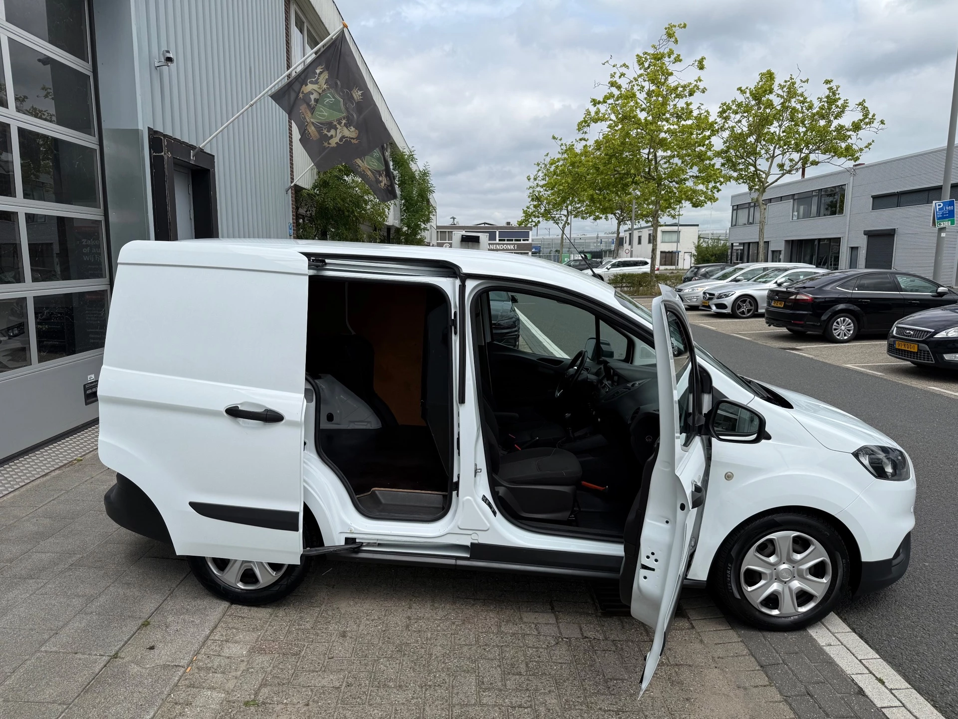 Hoofdafbeelding Ford Transit Courier
