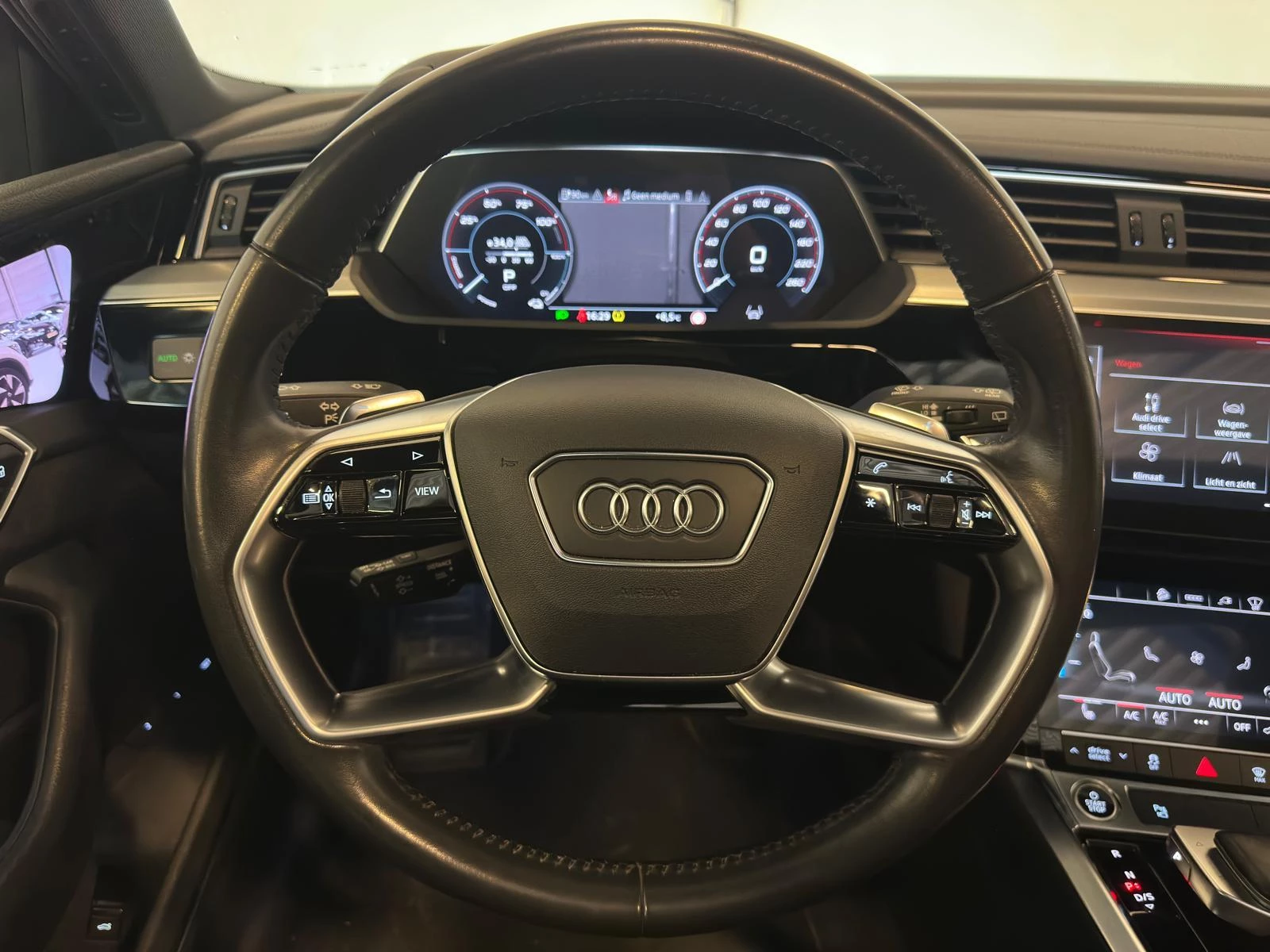 Hoofdafbeelding Audi e-tron