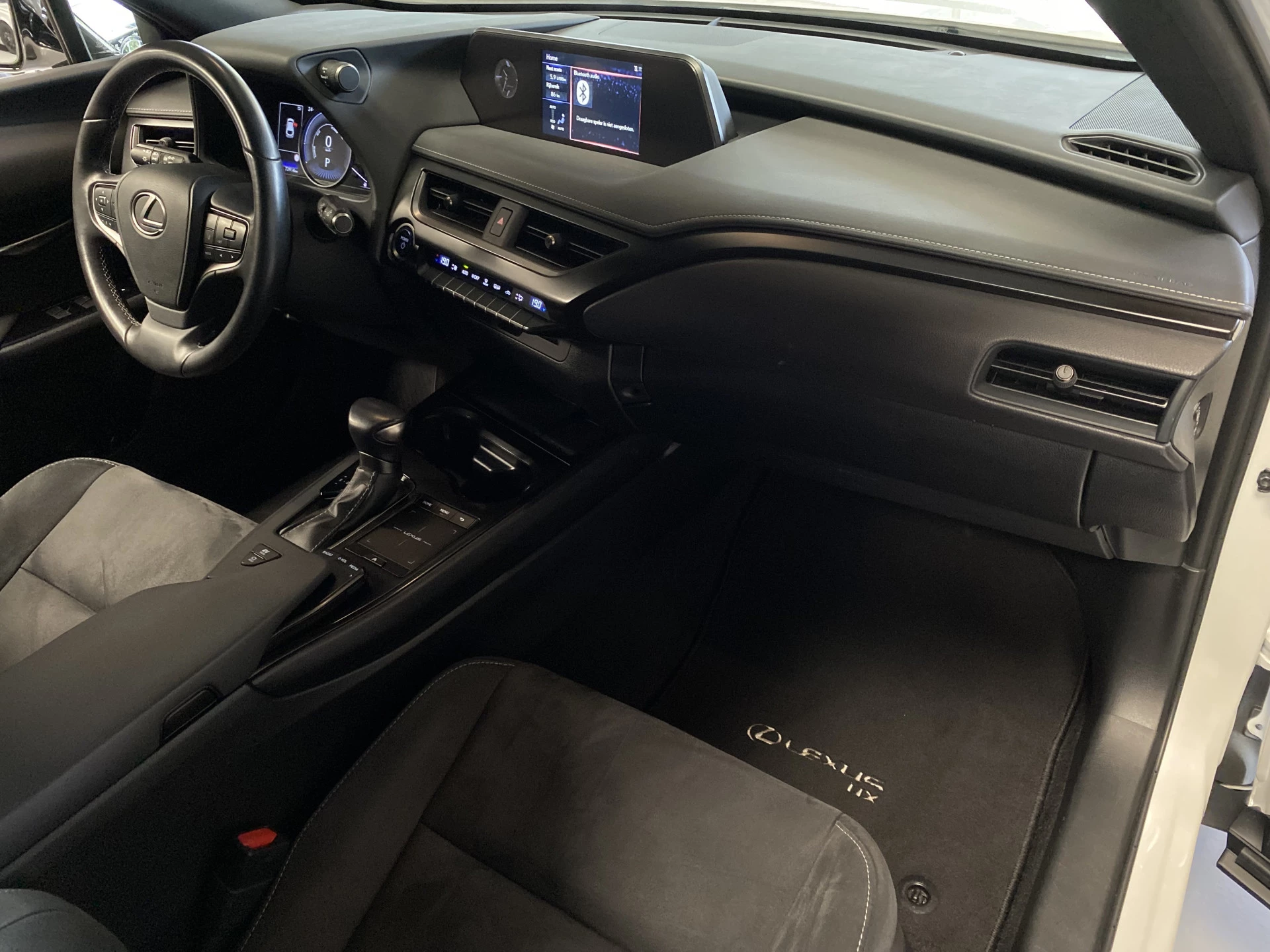 Hoofdafbeelding Lexus UX
