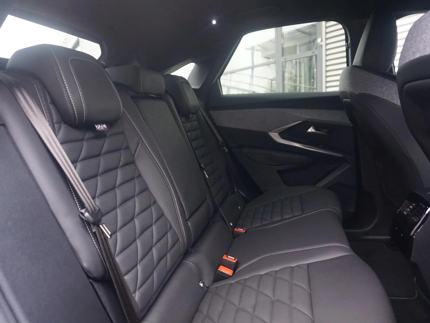 Hoofdafbeelding Peugeot e-3008