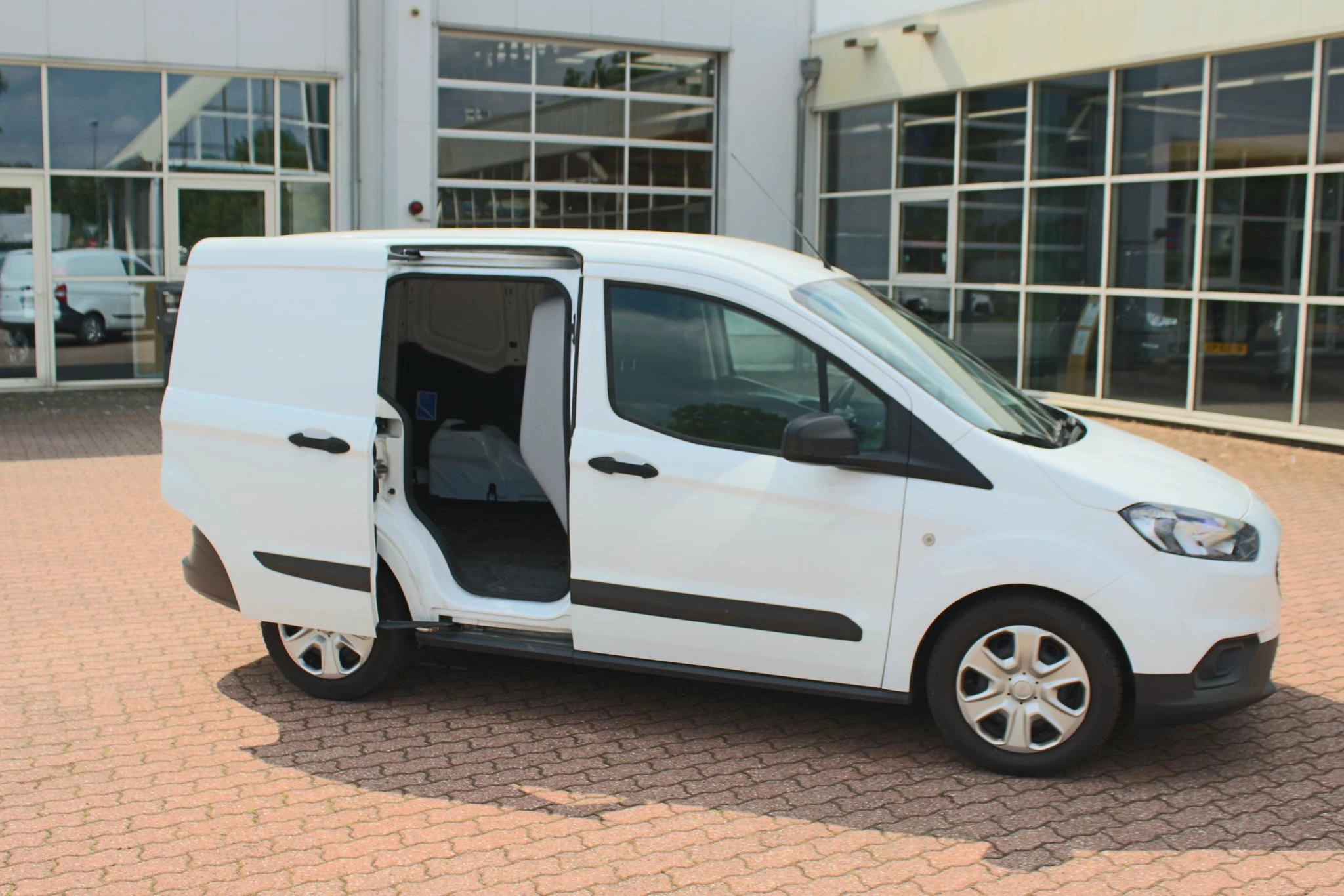 Hoofdafbeelding Ford Transit Courier